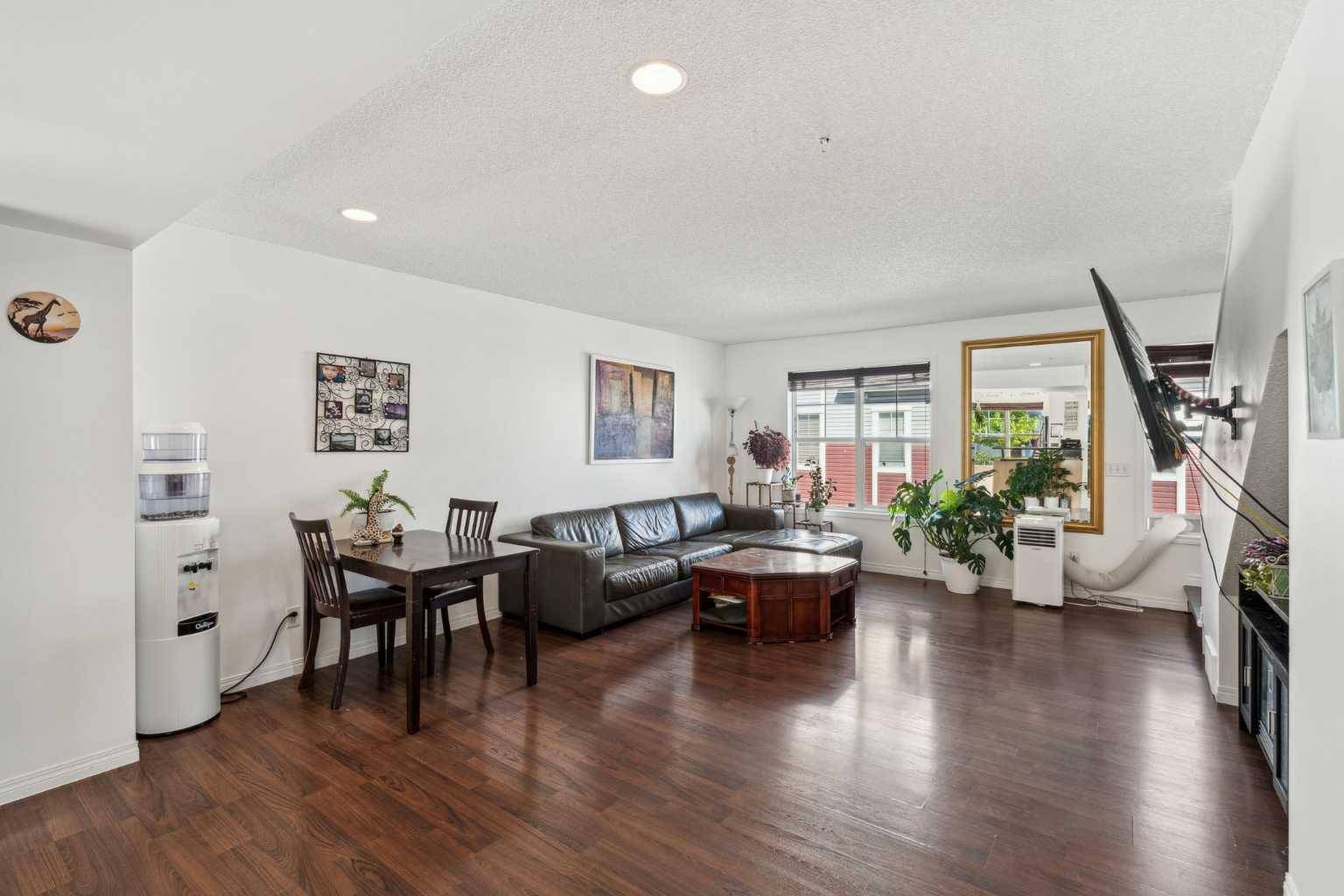 Calgary, AB T2Z 0A7,3198 New Brighton GDNS Southeast