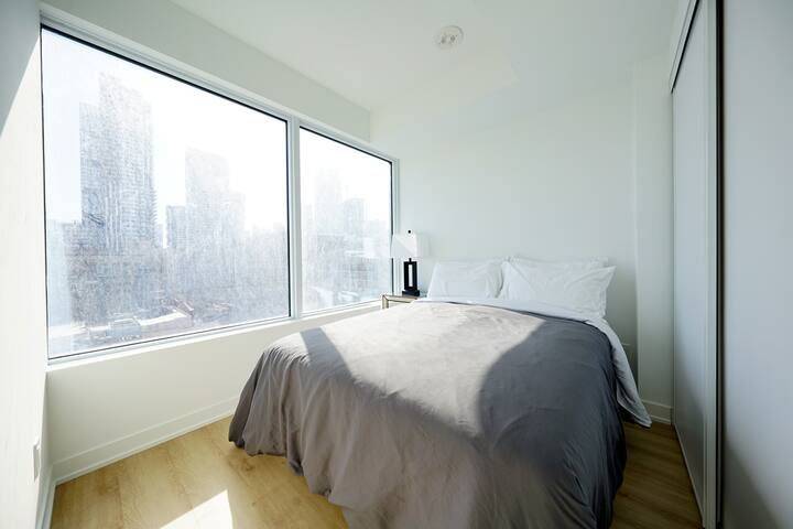Toronto C08, ON M5B 0C8,319 Jarvis ST #812
