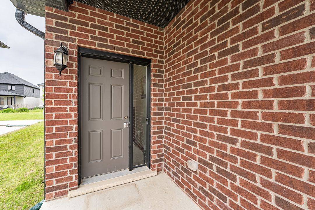 London North, ON N6G 0X5,1560 Applerock AVE