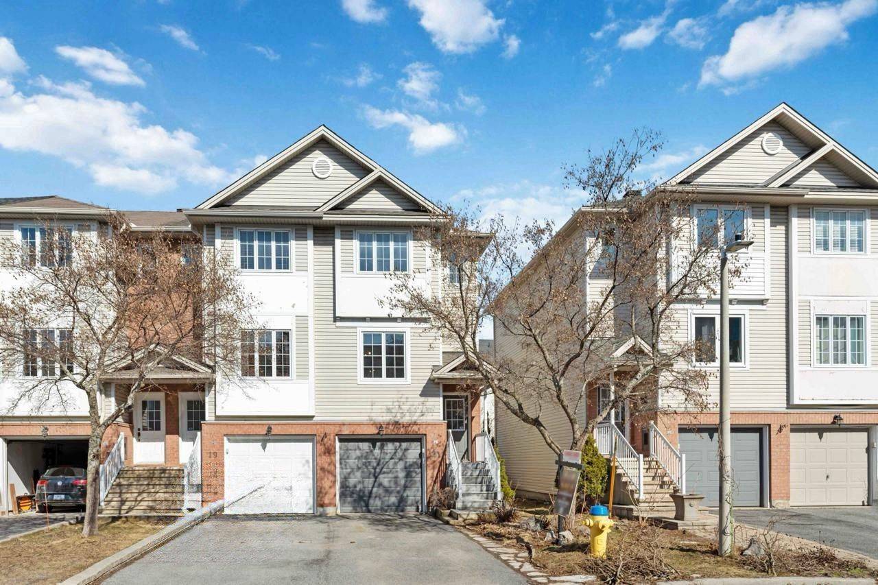21 Yorkville ST, Carlington - Central Park, ON K2C 4B6