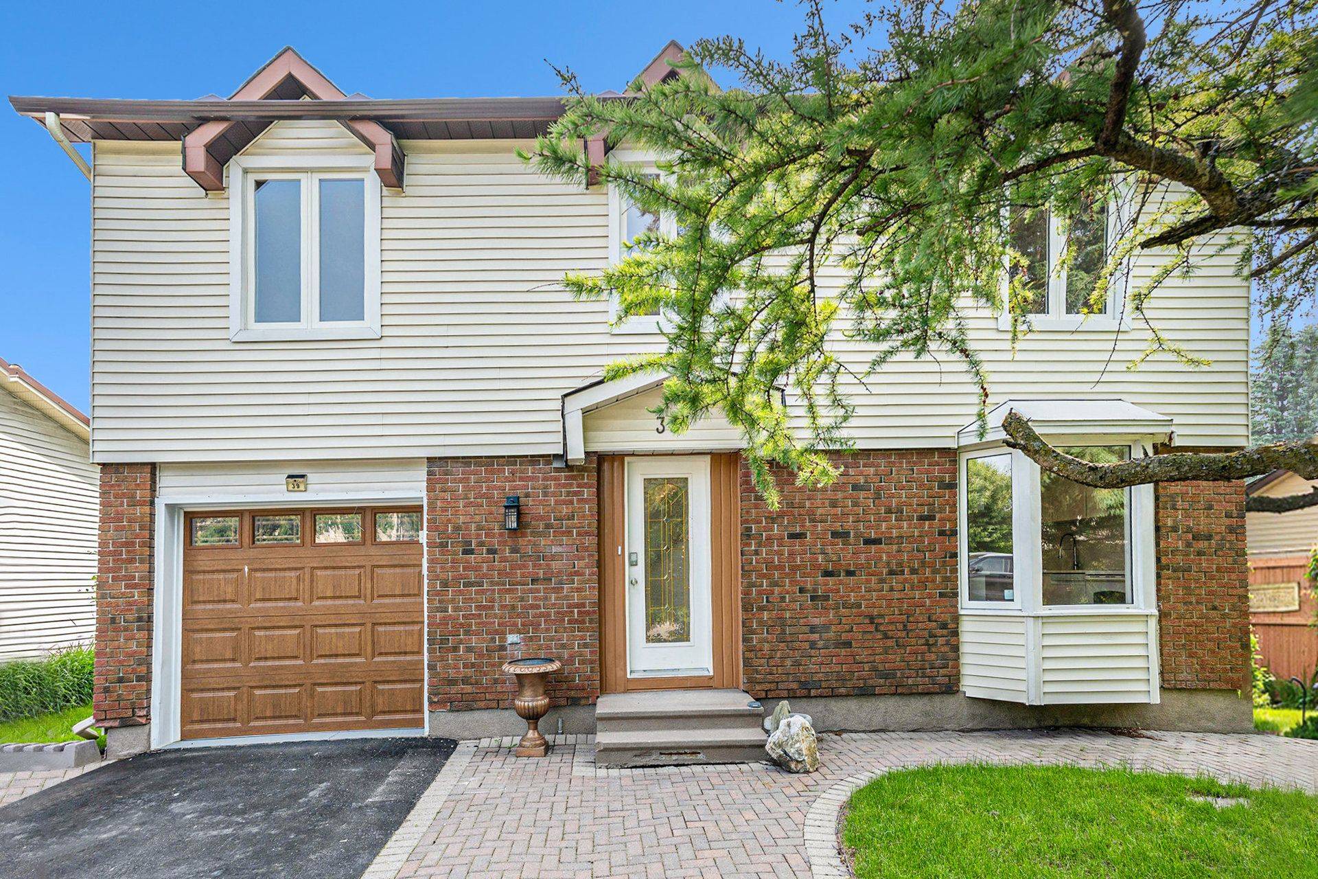 Barrhaven, ON K2J 1V3,39 Fieldgate DR