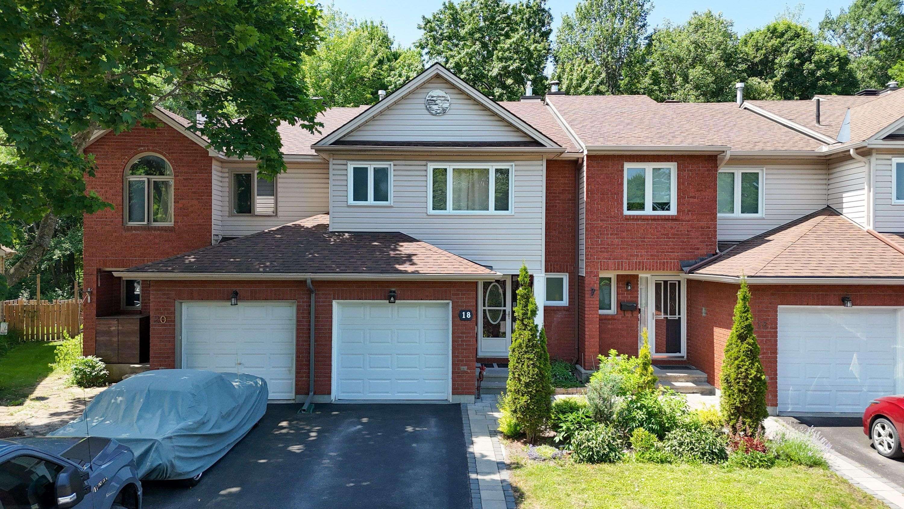 18 Furlong CRES, Kanata, ON K2M 2J1