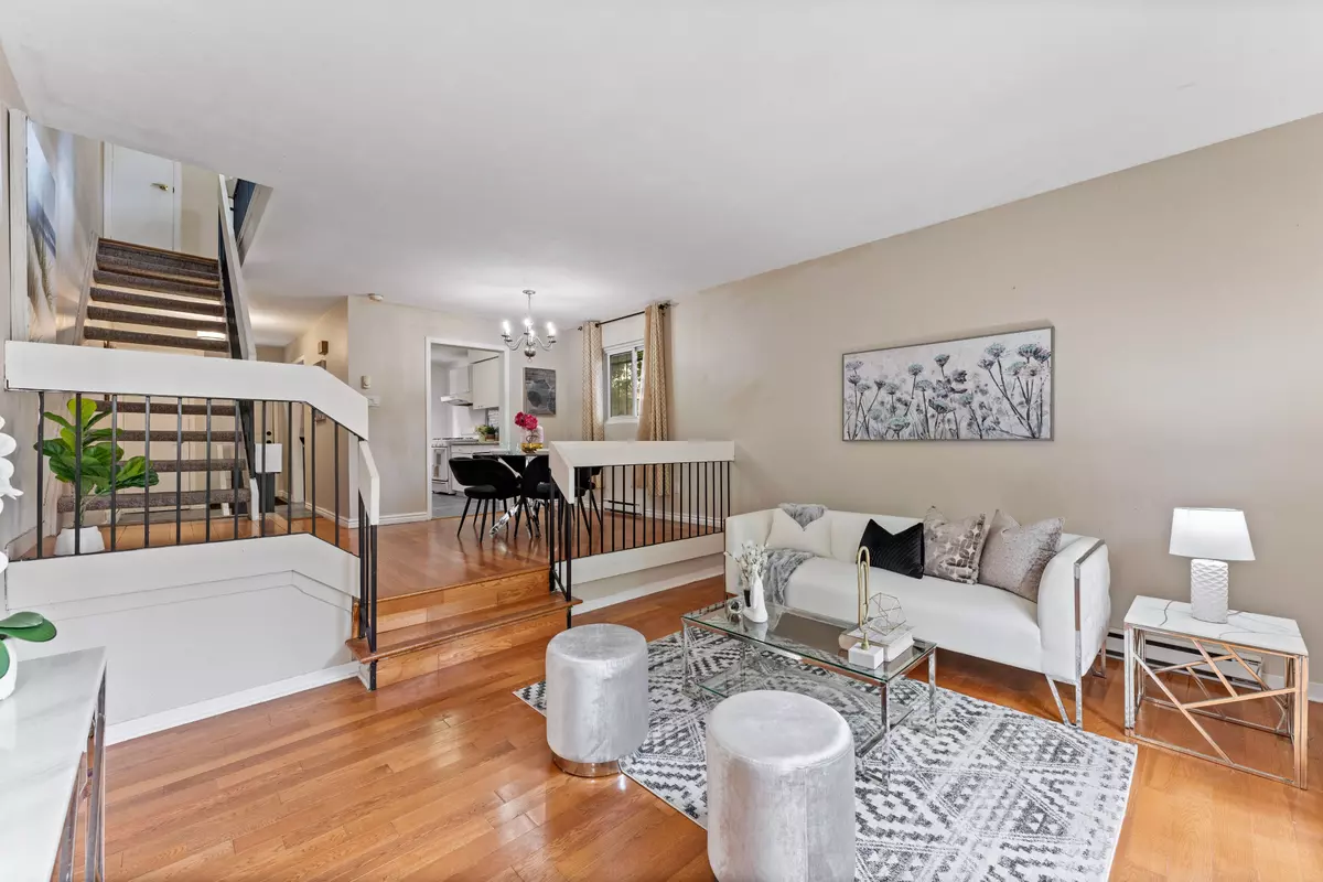 Toronto E10, ON M1E 4Y5,20 Hainford ST #16