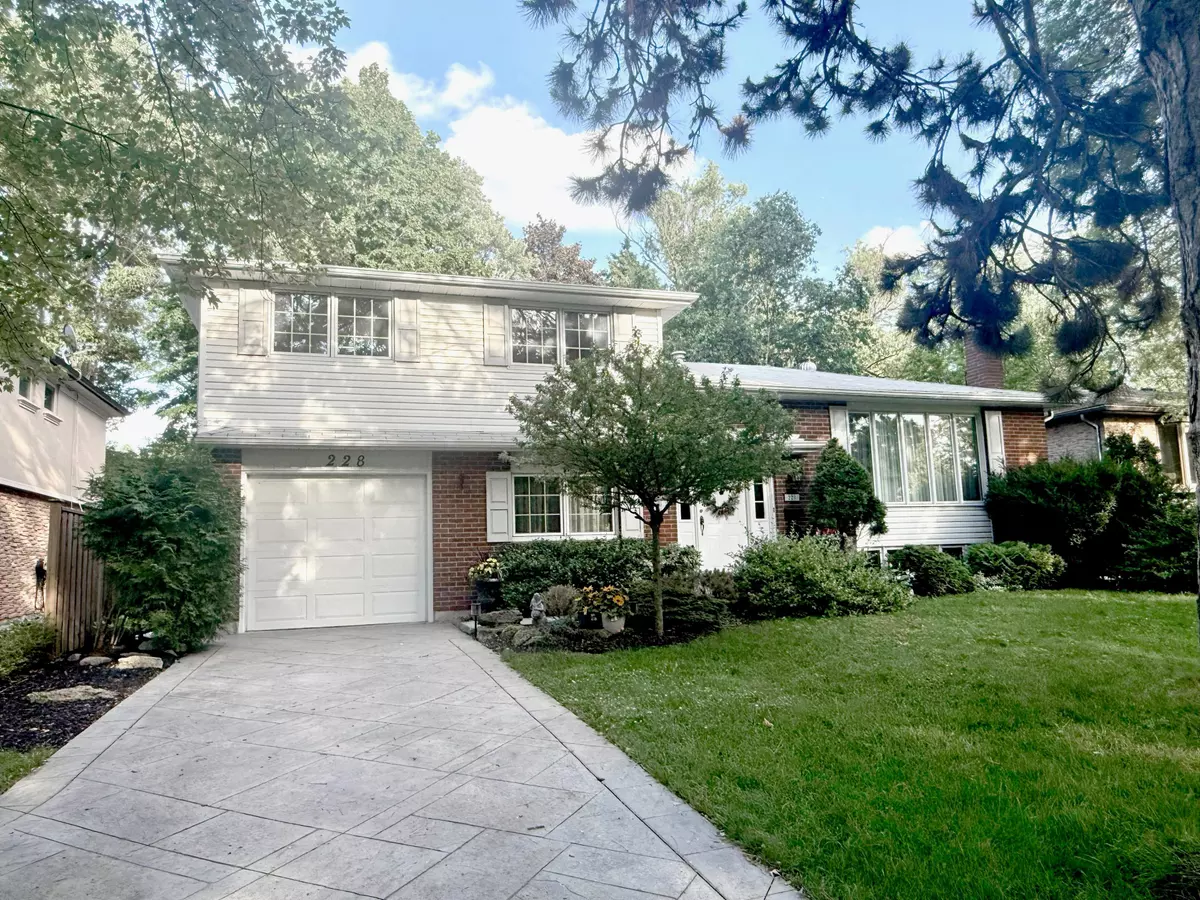 Oakville, ON L6L 3L3,228 Sunrise CRES