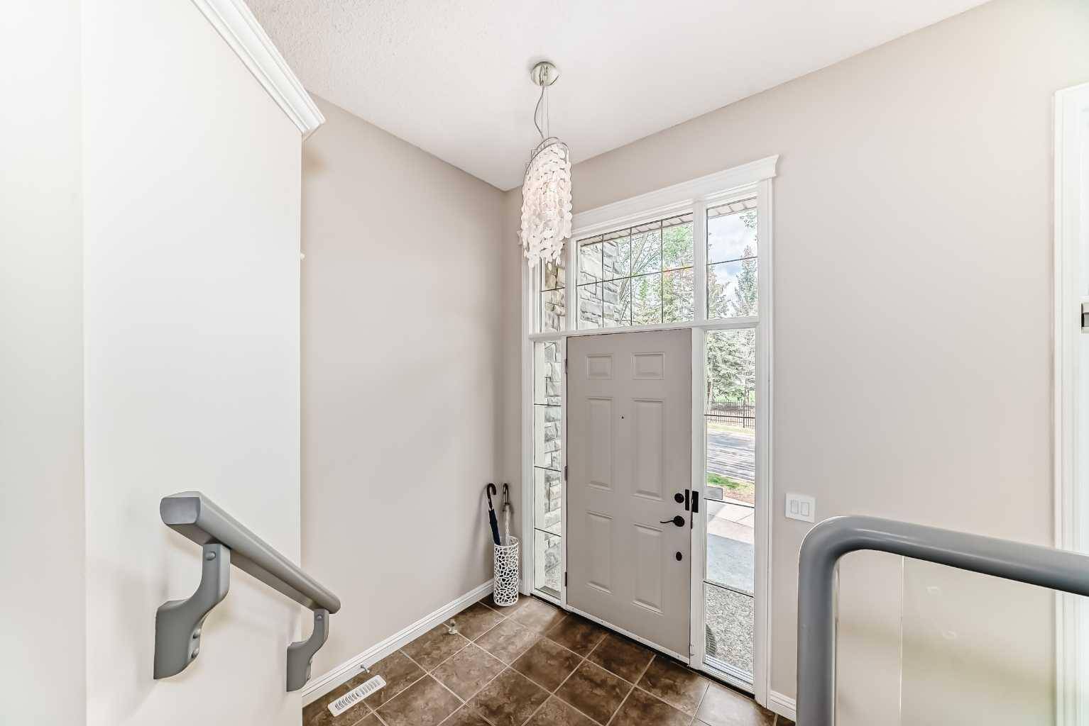 Calgary, AB T3E 7R4,19 Lewis Mackenzie PL SW