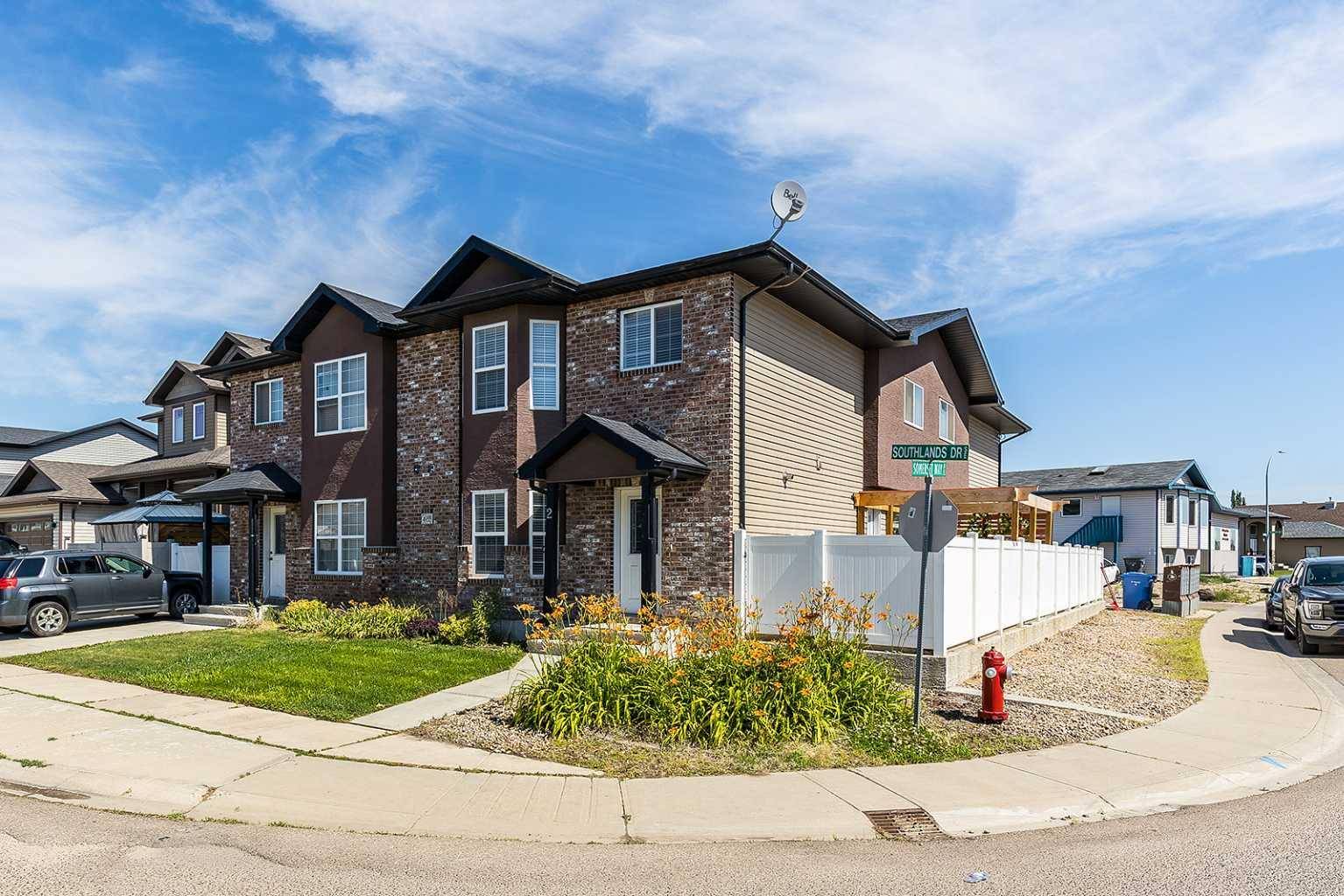 Medicine Hat, AB T1B 0C1,4933 Southlands DR Southeast