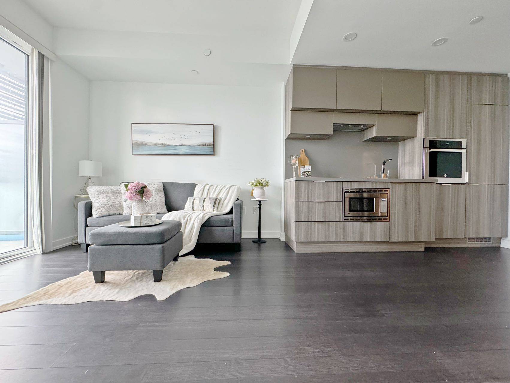 Toronto C10, ON M4P 1P9,39 Roehampton AVE #2810