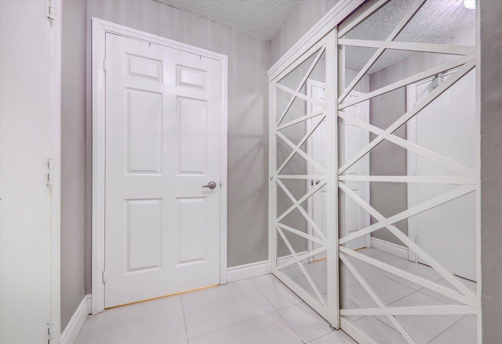 Toronto E11, ON M1B 3R5,99 Blackwell AVE #807