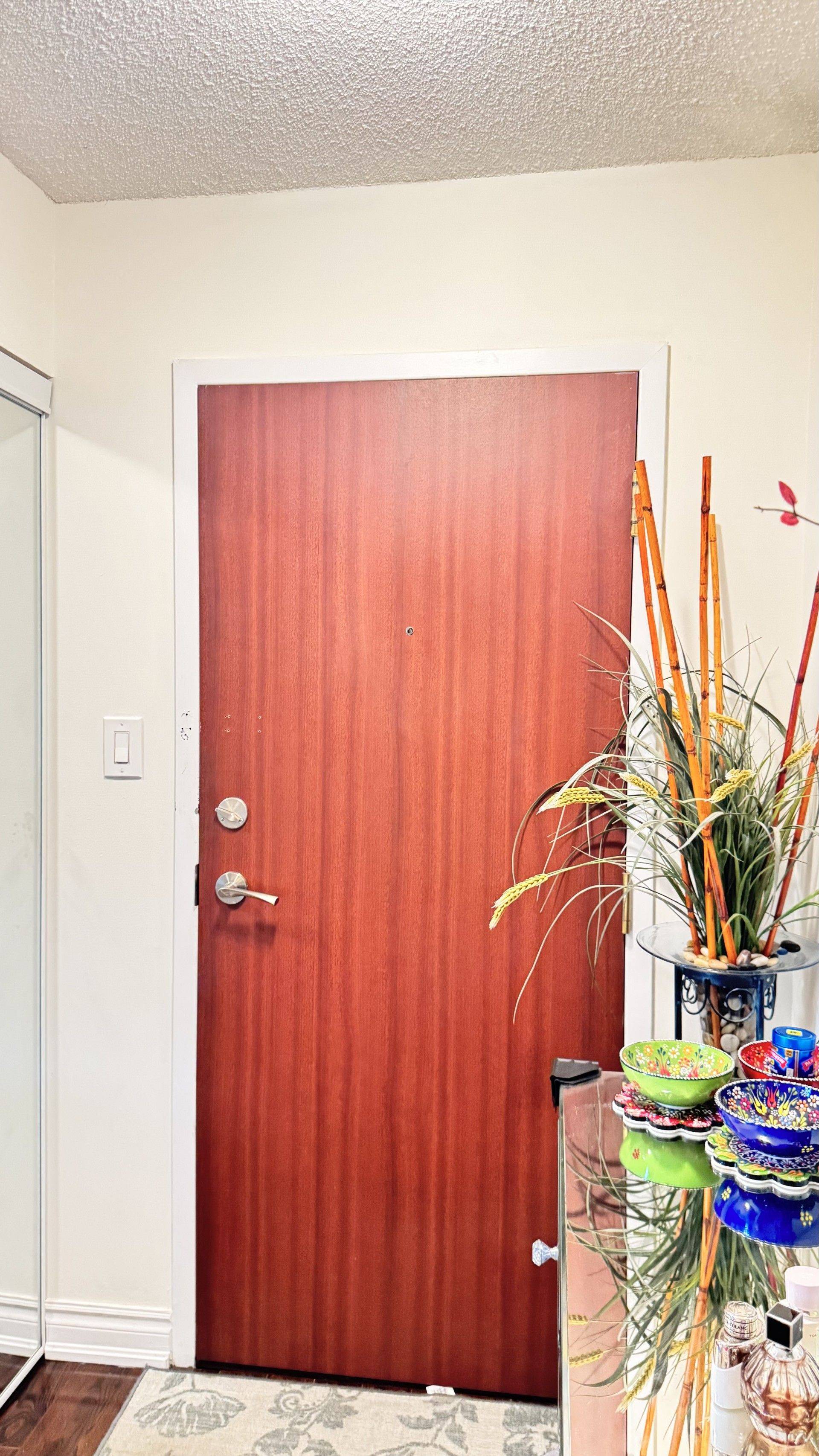 Mississauga, ON L5C 4H3,880 Dundas ST W #407