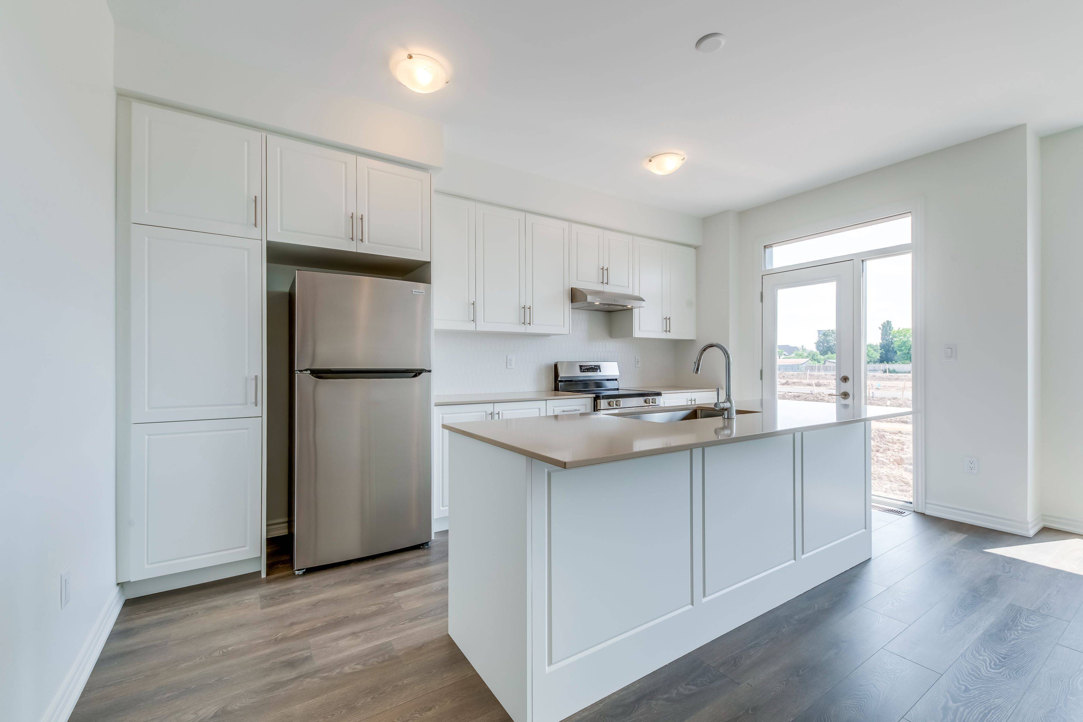Oakville, ON L6H 7H5,3058 Robert Lamb BLVD