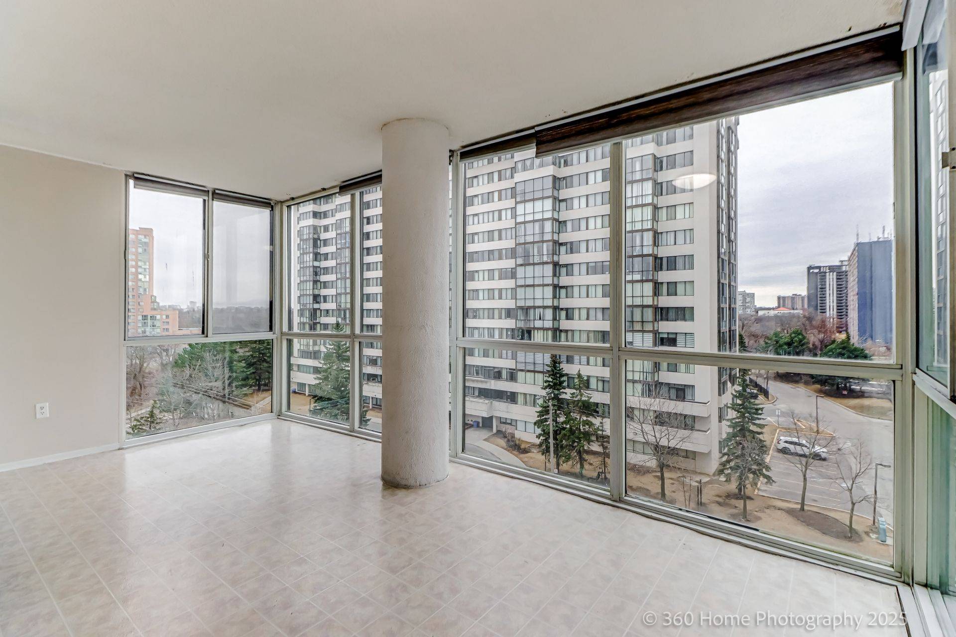 Toronto W10, ON M9V 5E3,10 Markbrook LN #604