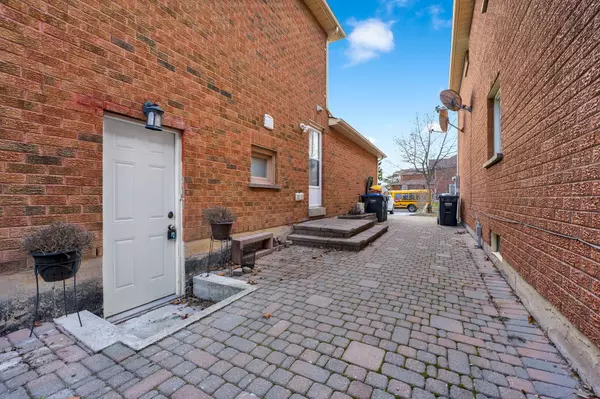 4502 Violet RD, Mississauga, ON L5V 1J9