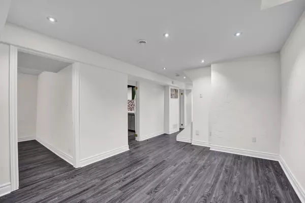 Mississauga, ON L5V 1J9,4502 Violet RD