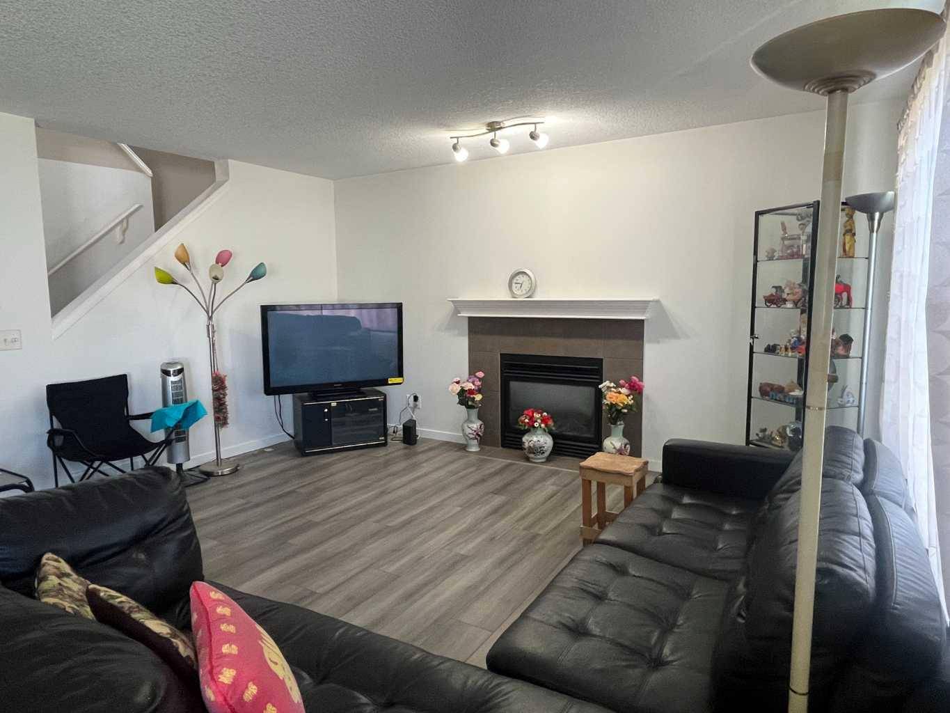 Calgary, AB T3J 5N3,145 Saddlecrest GN NE