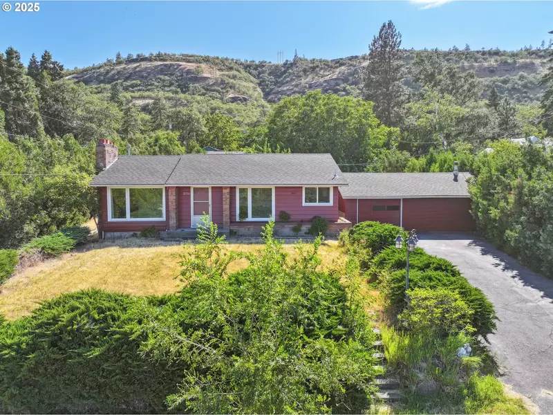 2716 W 10TH ST, The Dalles, OR 97058