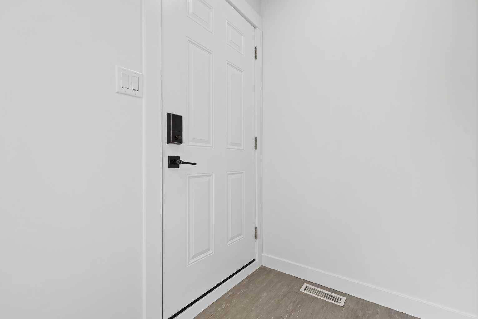 Calgary, AB T2W 1Z5,11240 6 ST Southwest #17