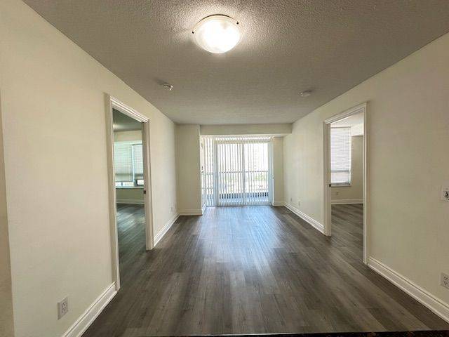 Toronto C07, ON M2M 0A5,25 Greenview AVE #1325