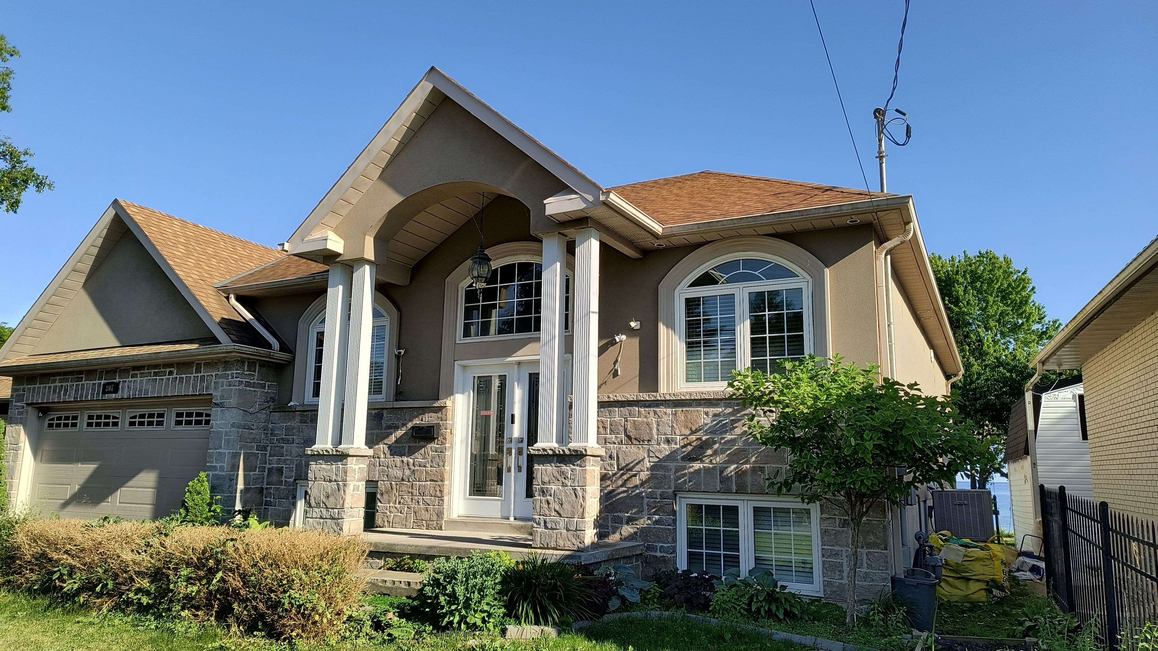 807 Stone ST, Oshawa, ON L1J 1A4