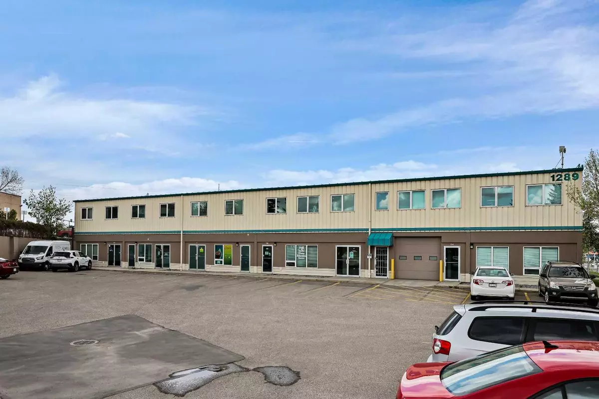 Calgary, AB T2G 5M2,1289 Highfield CRES Southeast #108, 112