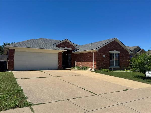 1621 Loveland Drive,  Arlington,  TX 76018