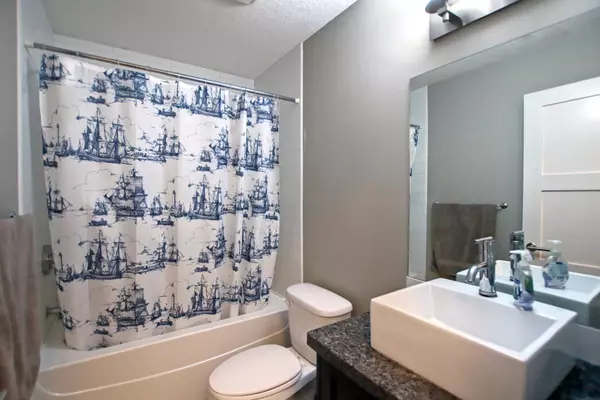 Calgary, AB T2N 2W4,518 33 ST NW #205