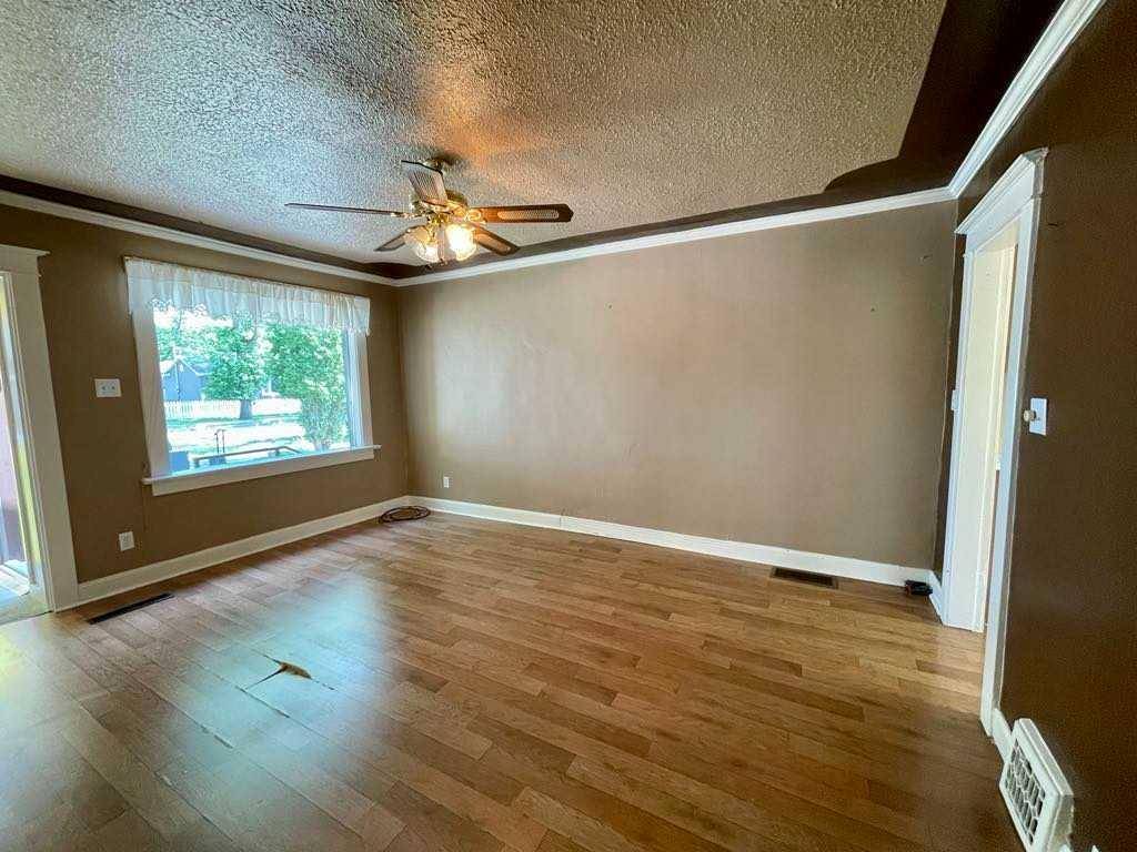 Lethbridge, AB T1H2H6,838 12 st ST N