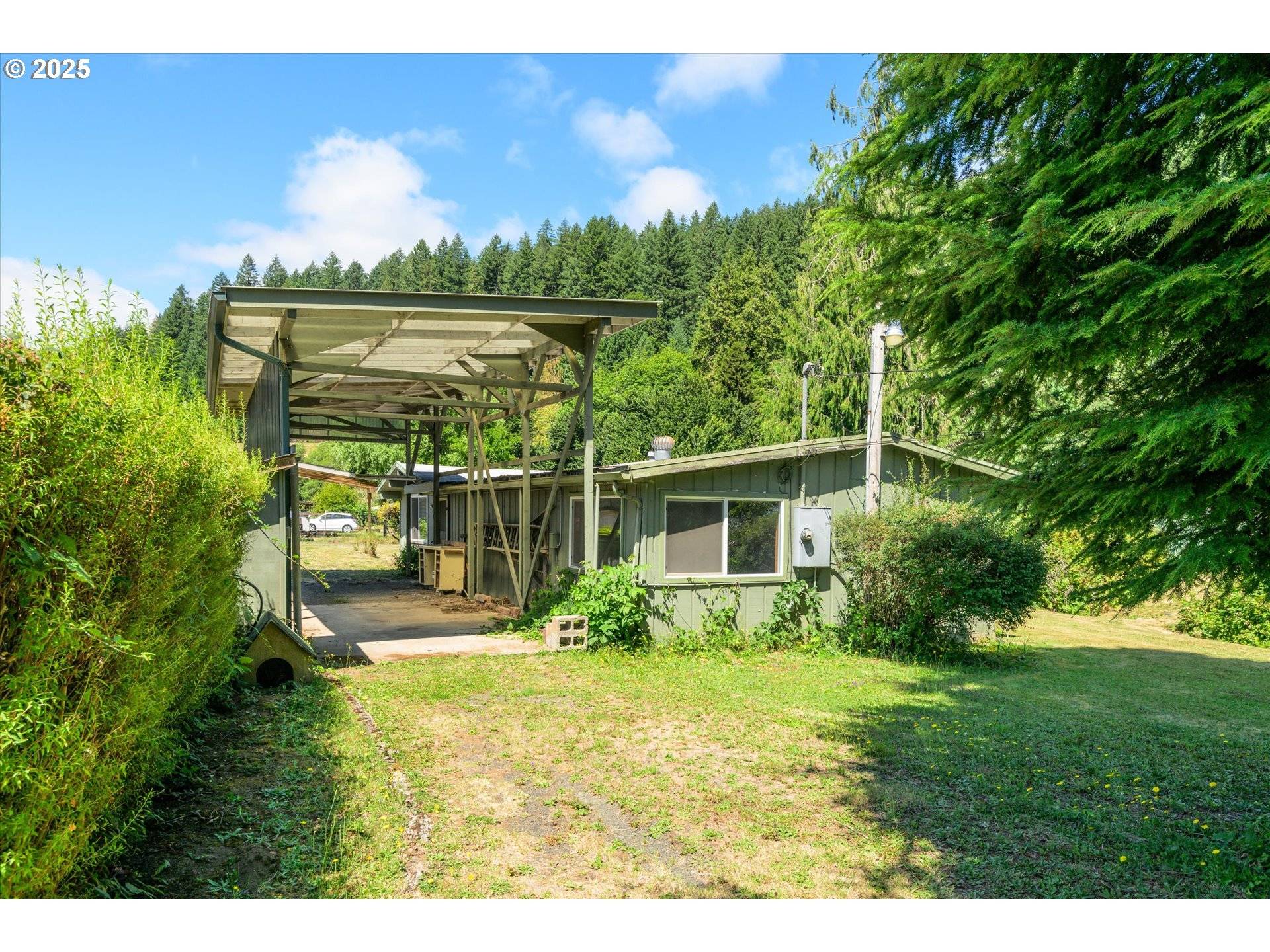 Leaburg, OR 97489,42789 MCKENZIE HWY