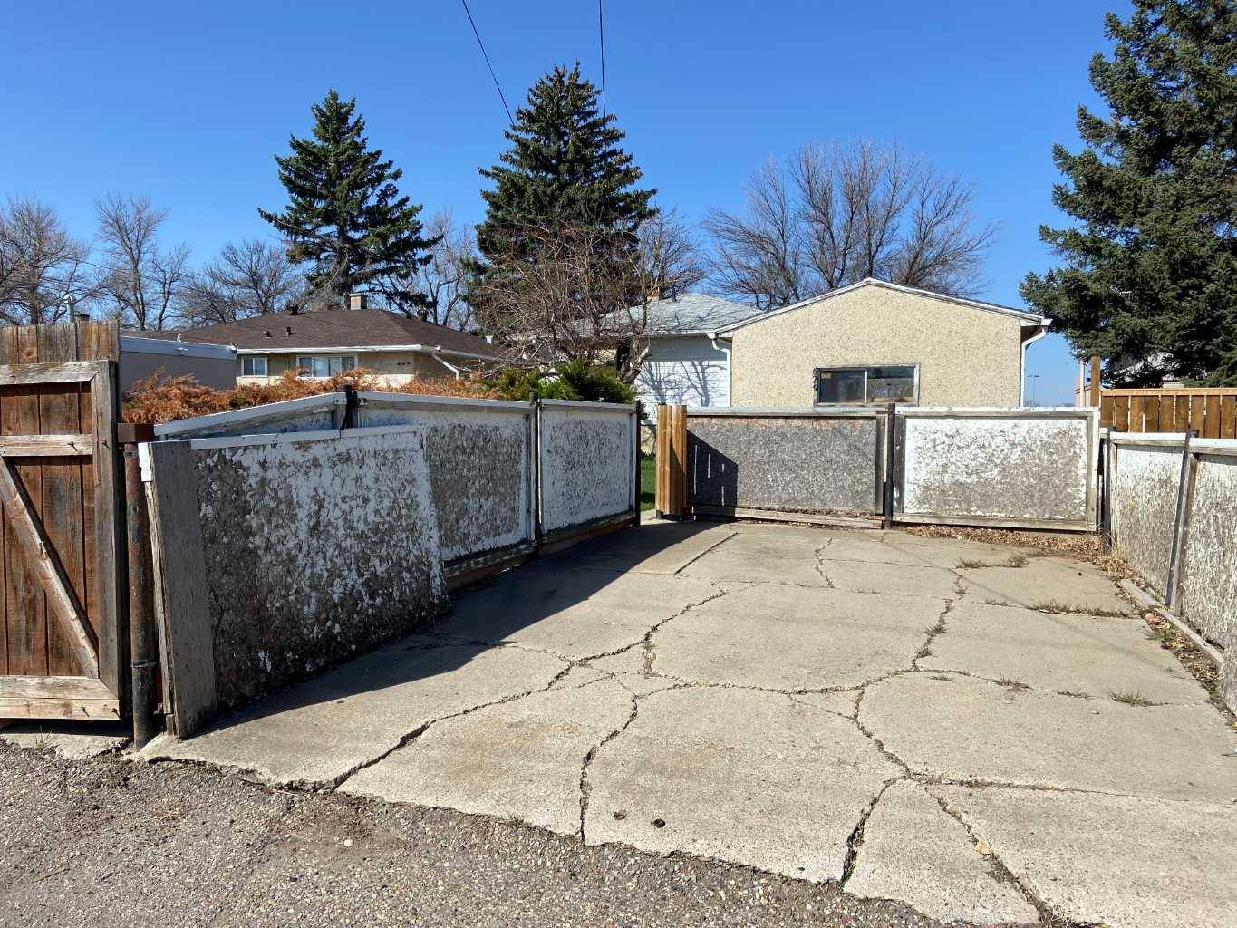 Lethbridge, AB T1H 2B3,629 Stafford Drive North