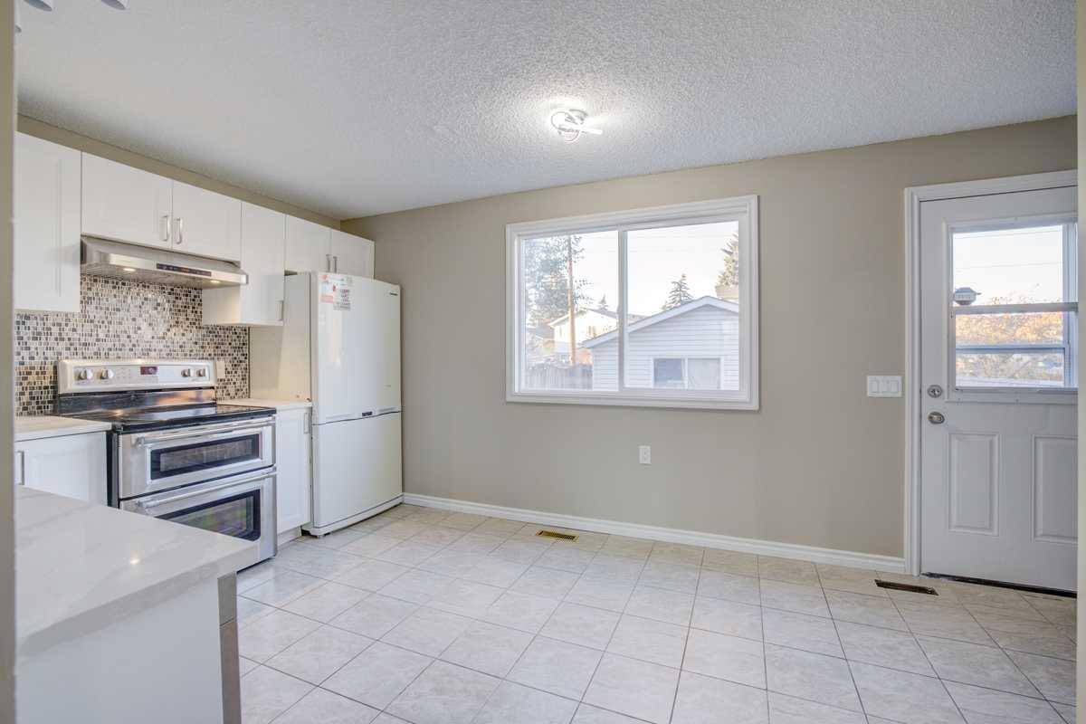 Calgary, AB T2B 2V7,171 Erin Woods DR Southeast