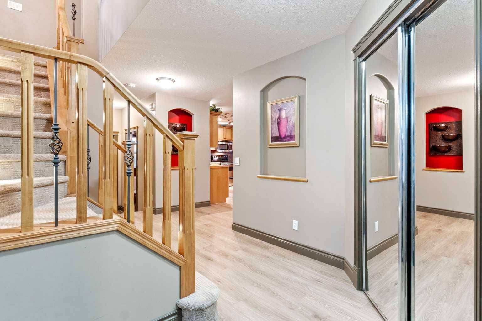 Airdrie, AB T4A 2E2,214 Thornleigh Close SE