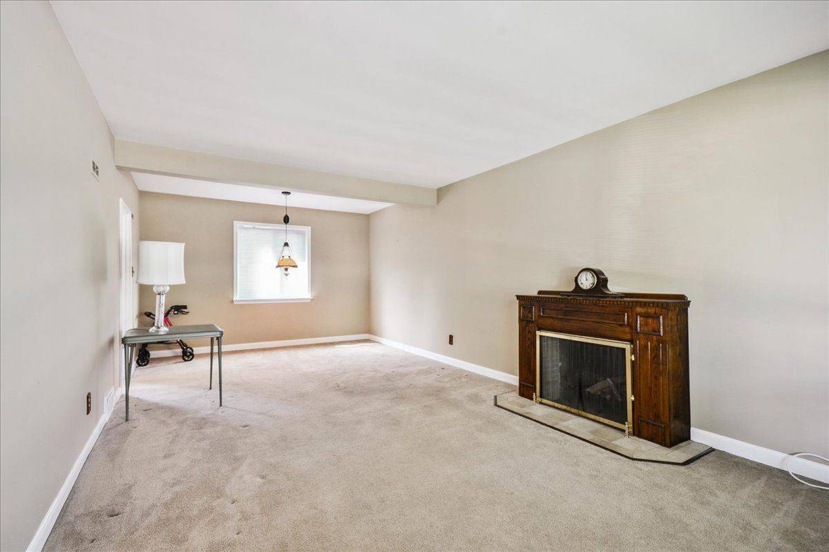 Toronto C12, ON M2P 1M5,95 Yorkminster RD
