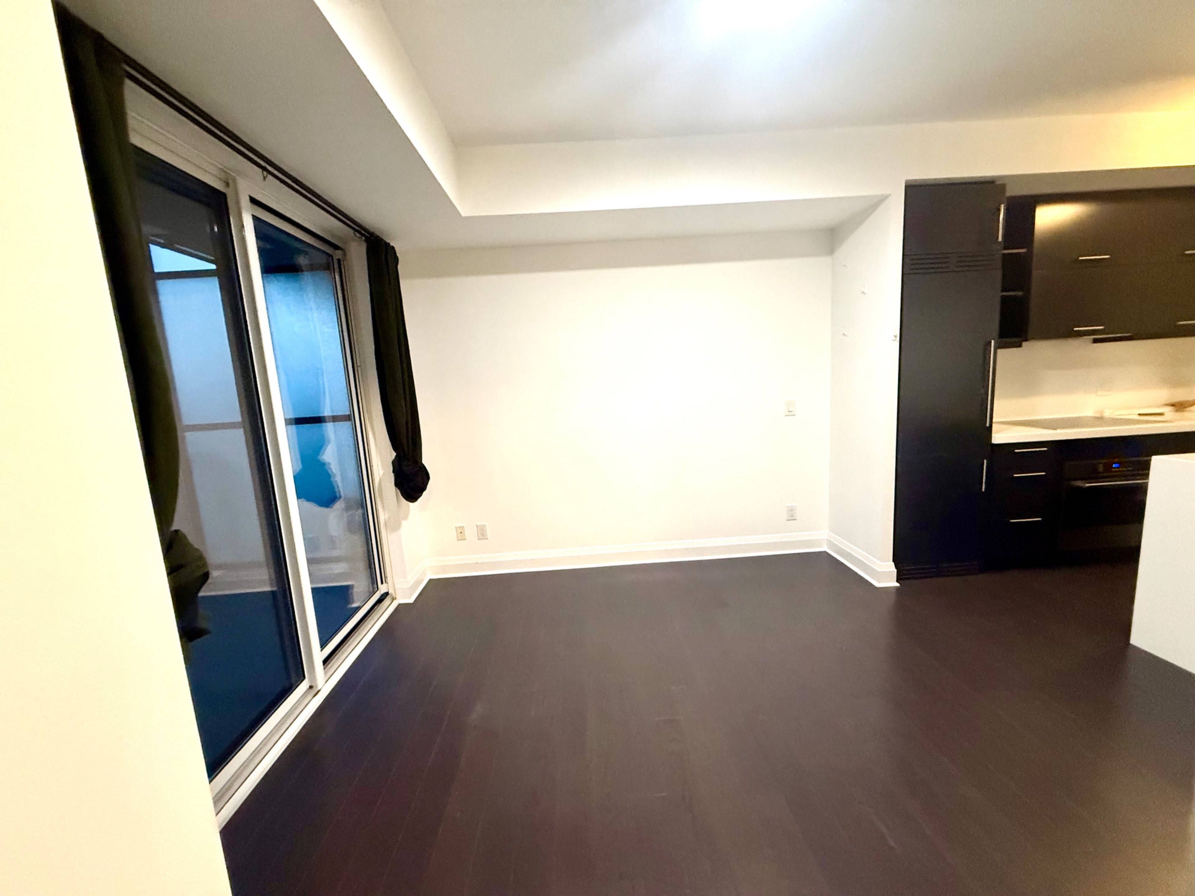 Toronto C01, ON M5S 0A5,1080 Bay ST #1403