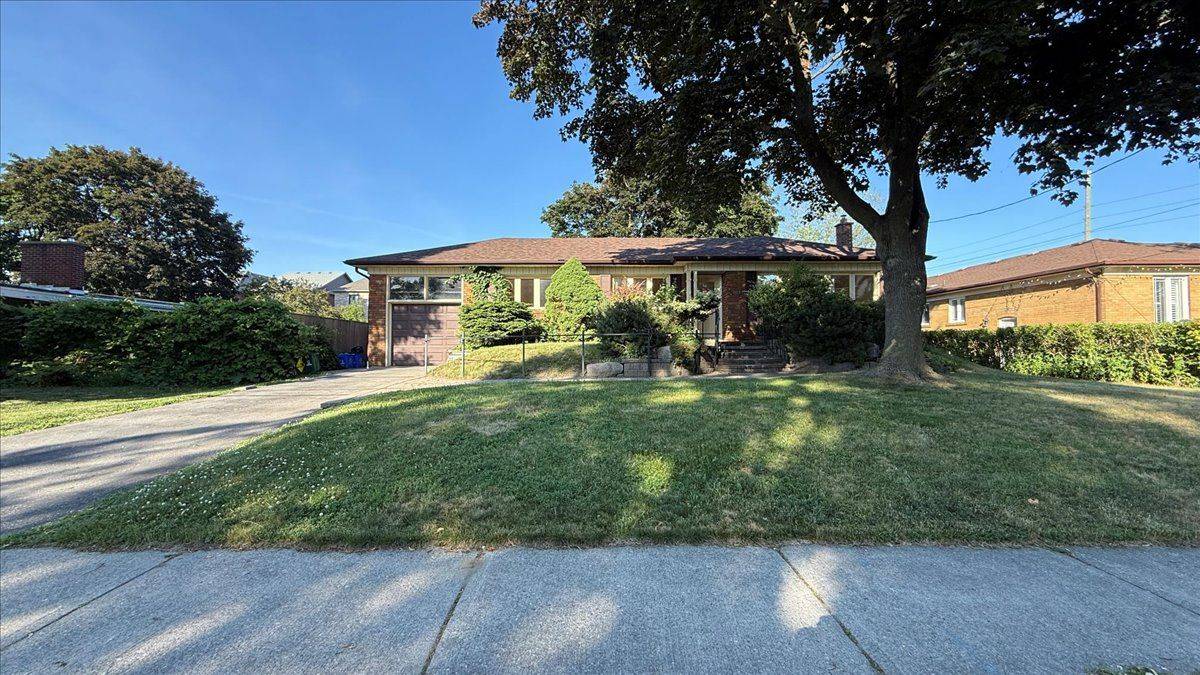 Whitby, ON L1N 3W8,207 Reynolds ST