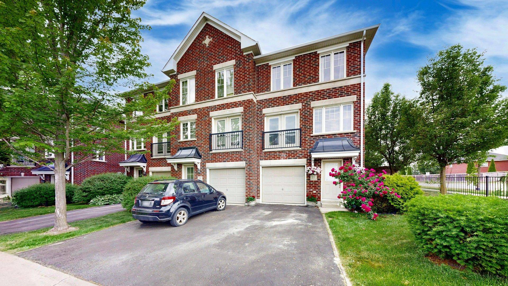 Clarington, ON L1C 0H3,571 Longworth AVE #27