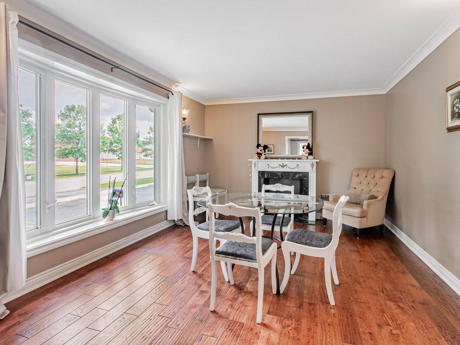 Toronto W10, ON M9W 3Z8,53 Barrhead CRES