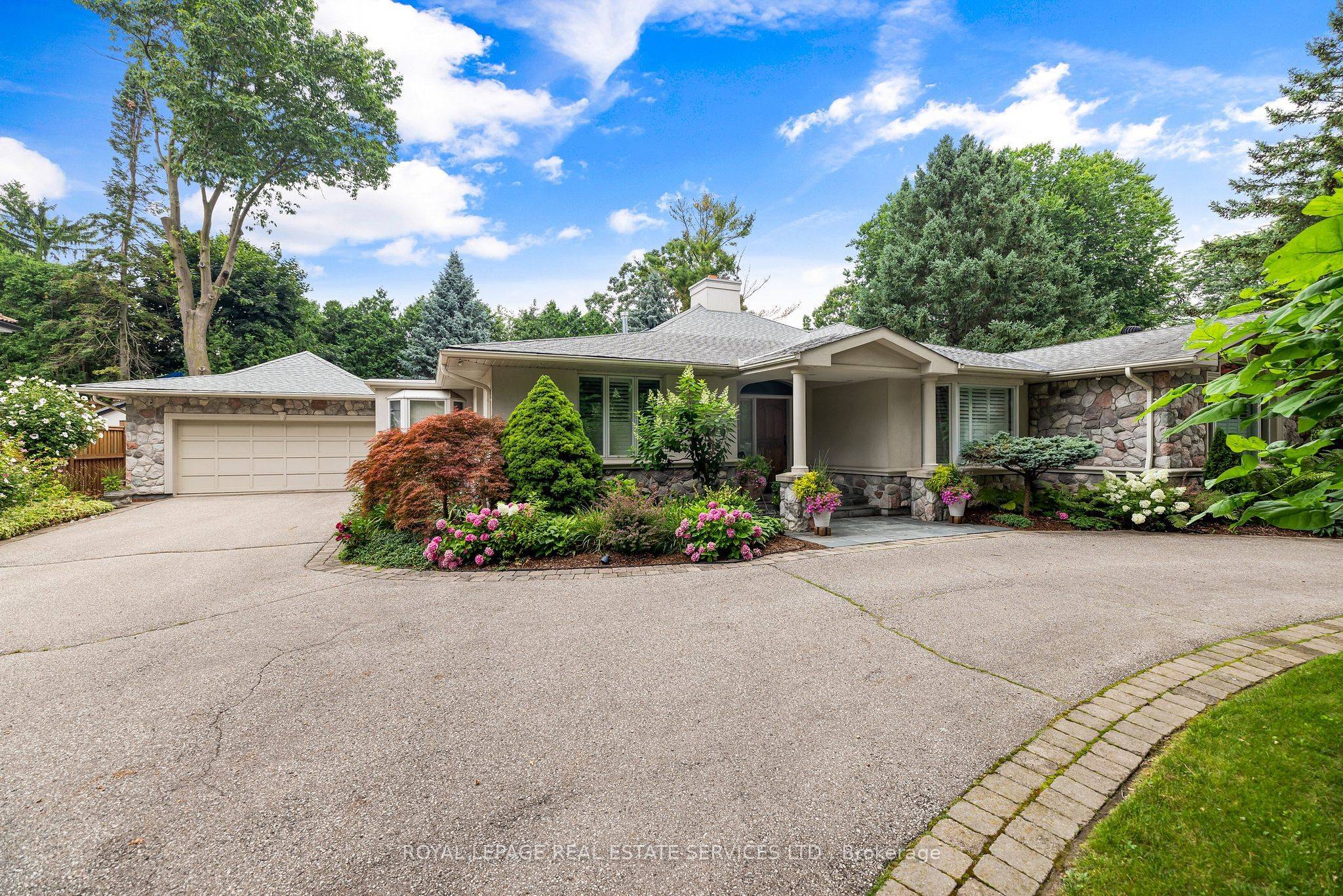 Toronto W09, ON M9P 1X4,70 Leggett AVE