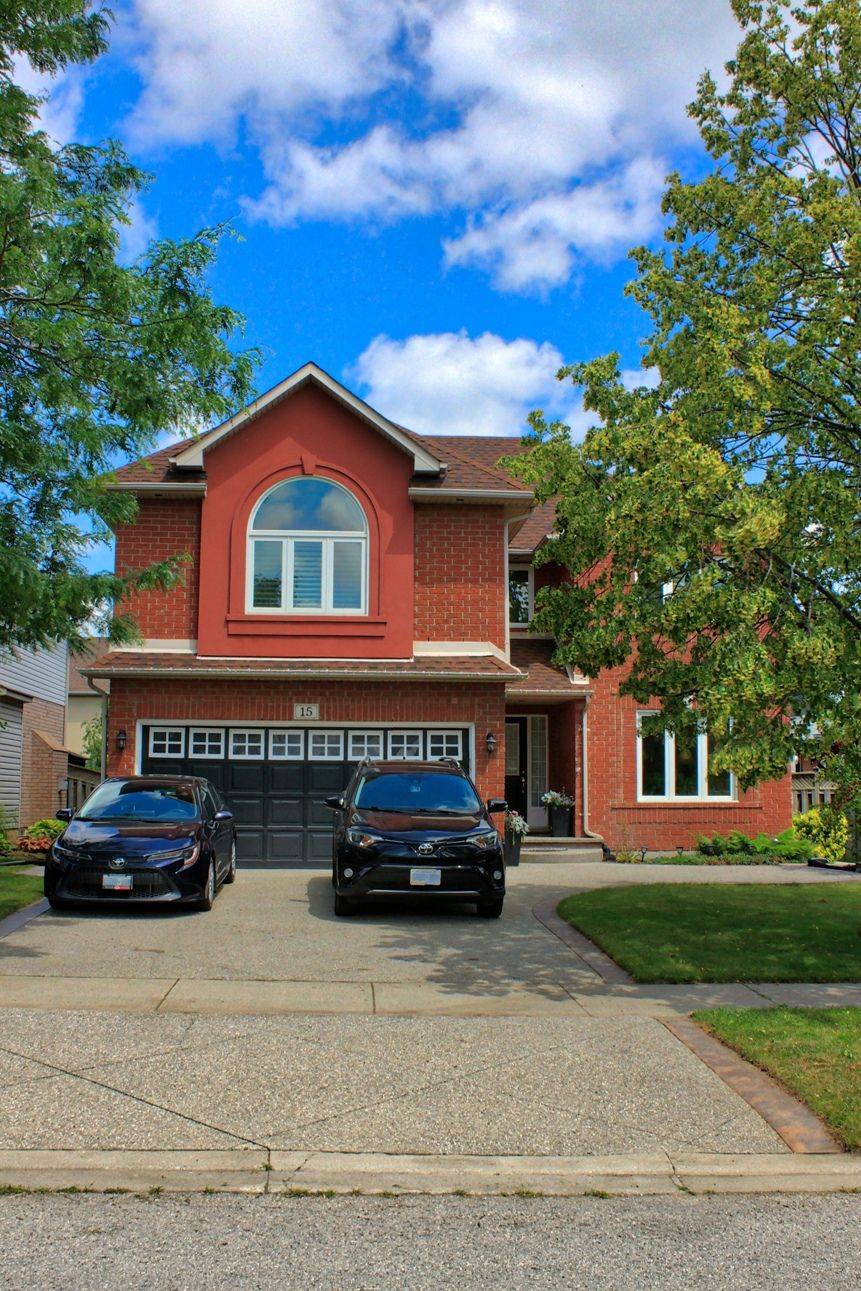 Hamilton, ON L9K 1N6,15 Moorland CRES