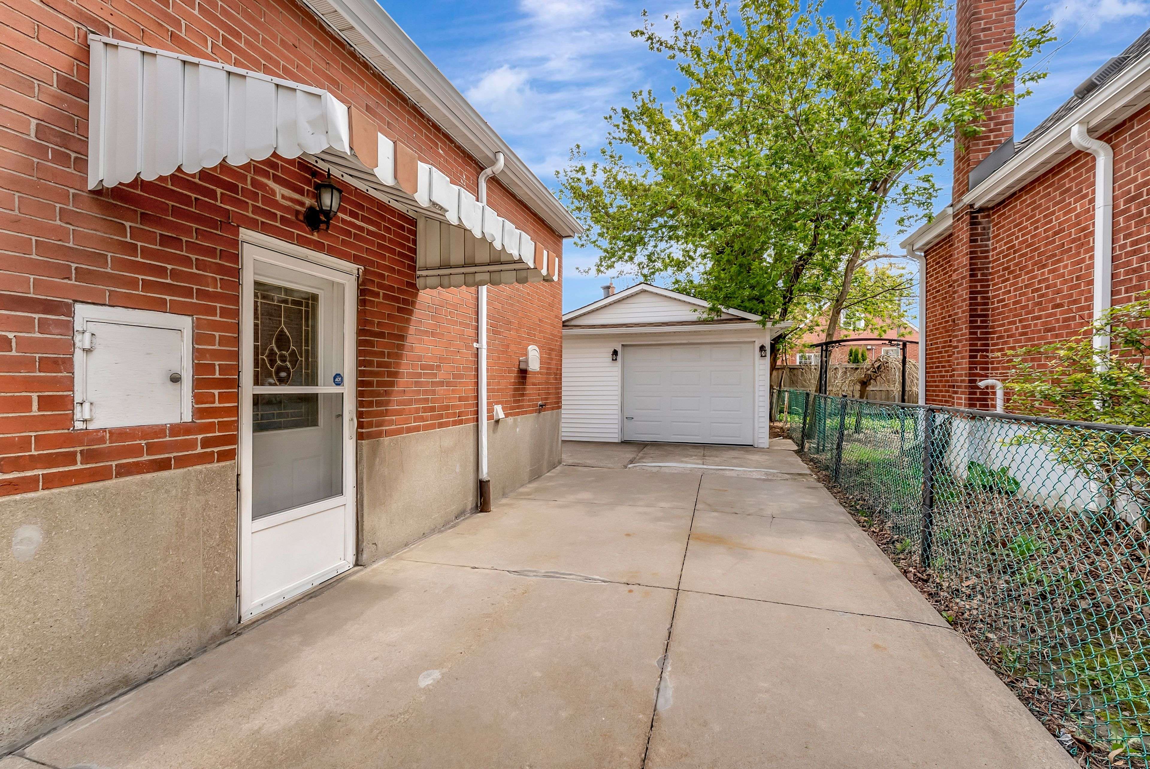 Hamilton, ON L8T 3A2,131 East 42nd ST