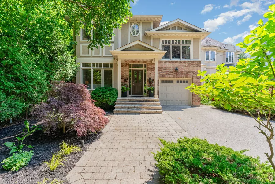 7 Tizzard AVE, Toronto W07, ON M8Y 3Z4