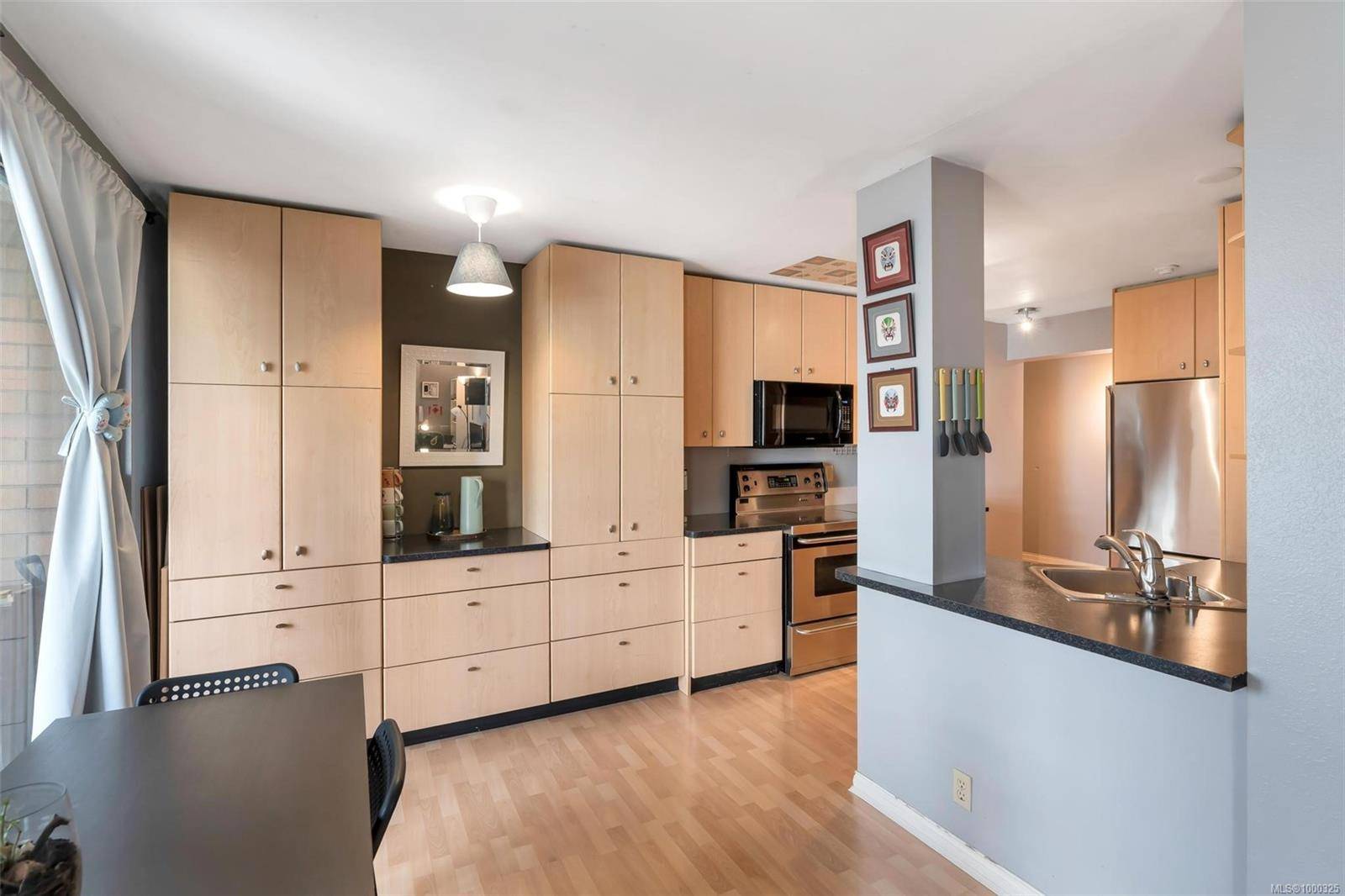 Victoria, BC V8W 3J5,1630 Quadra St #405