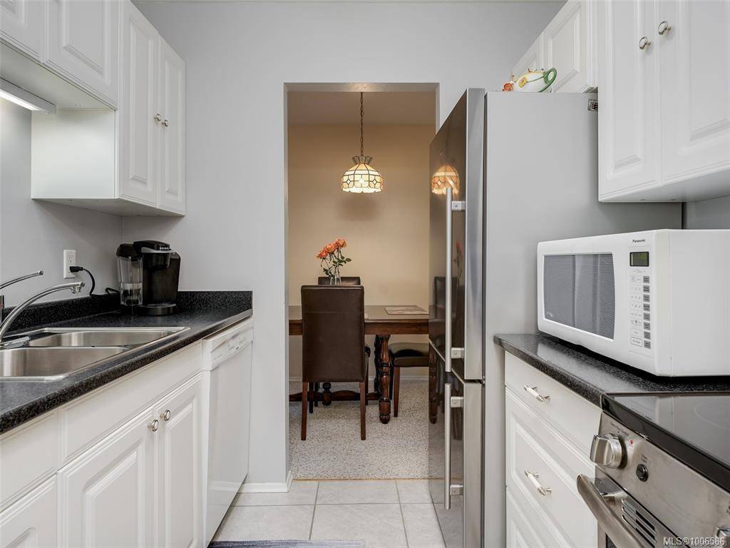 Victoria, BC V8V 3H8,1115 Rockland Ave #103
