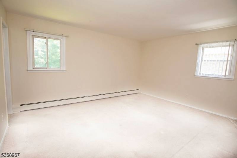 Little Ferry Boro, NJ 07643,4 Elizabeth Ct