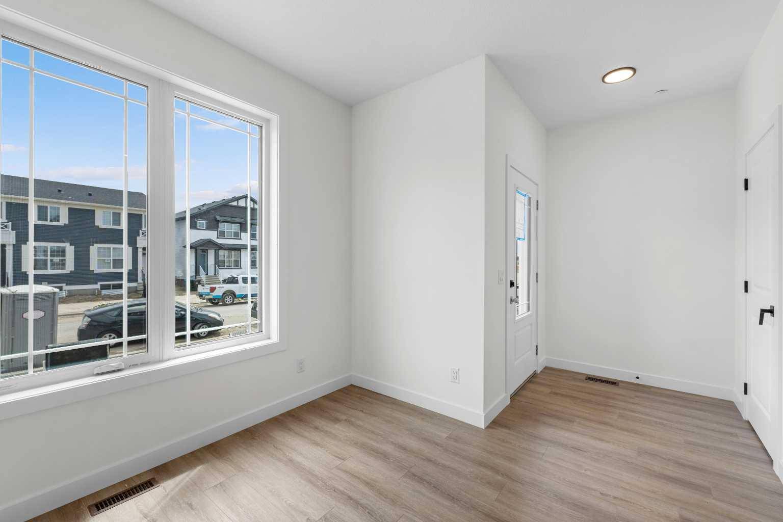 Calgary, AB T3S 0J9,437 Hotchkiss DR SE