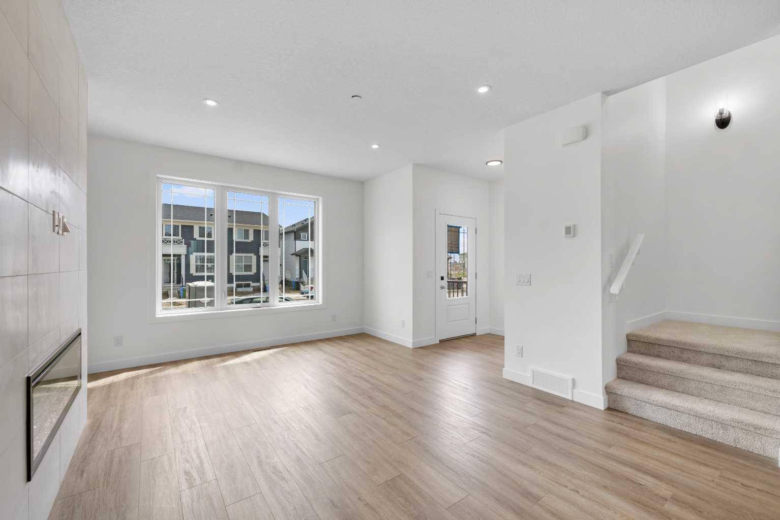 Calgary, AB T3S 0J9,437 Hotchkiss DR SE