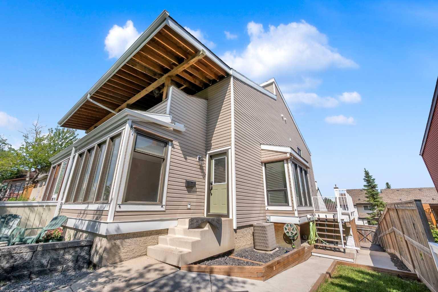 15 Ranch Glen DR Northwest, Calgary, AB T3G 1T2