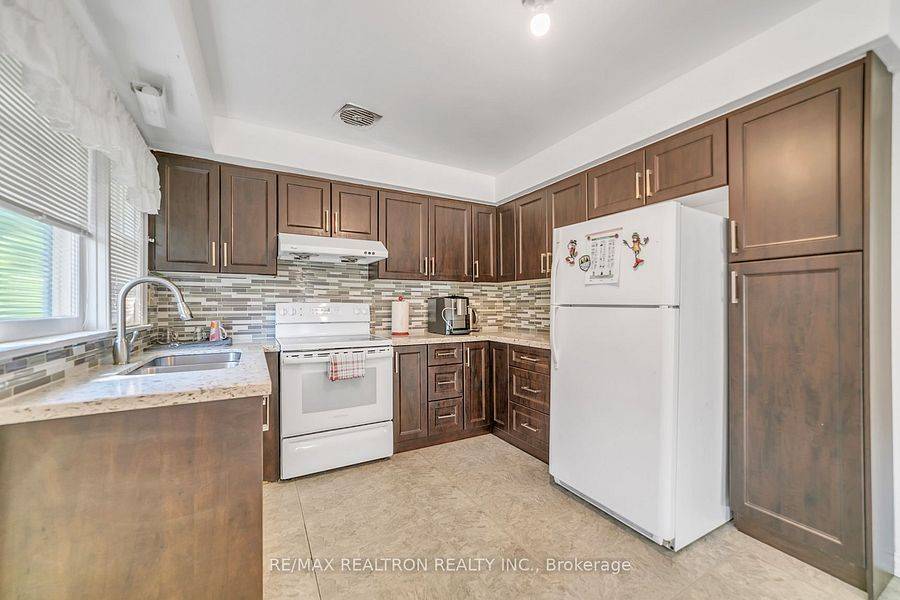 Toronto C07, ON M2N 2R2,66 Claywood RD