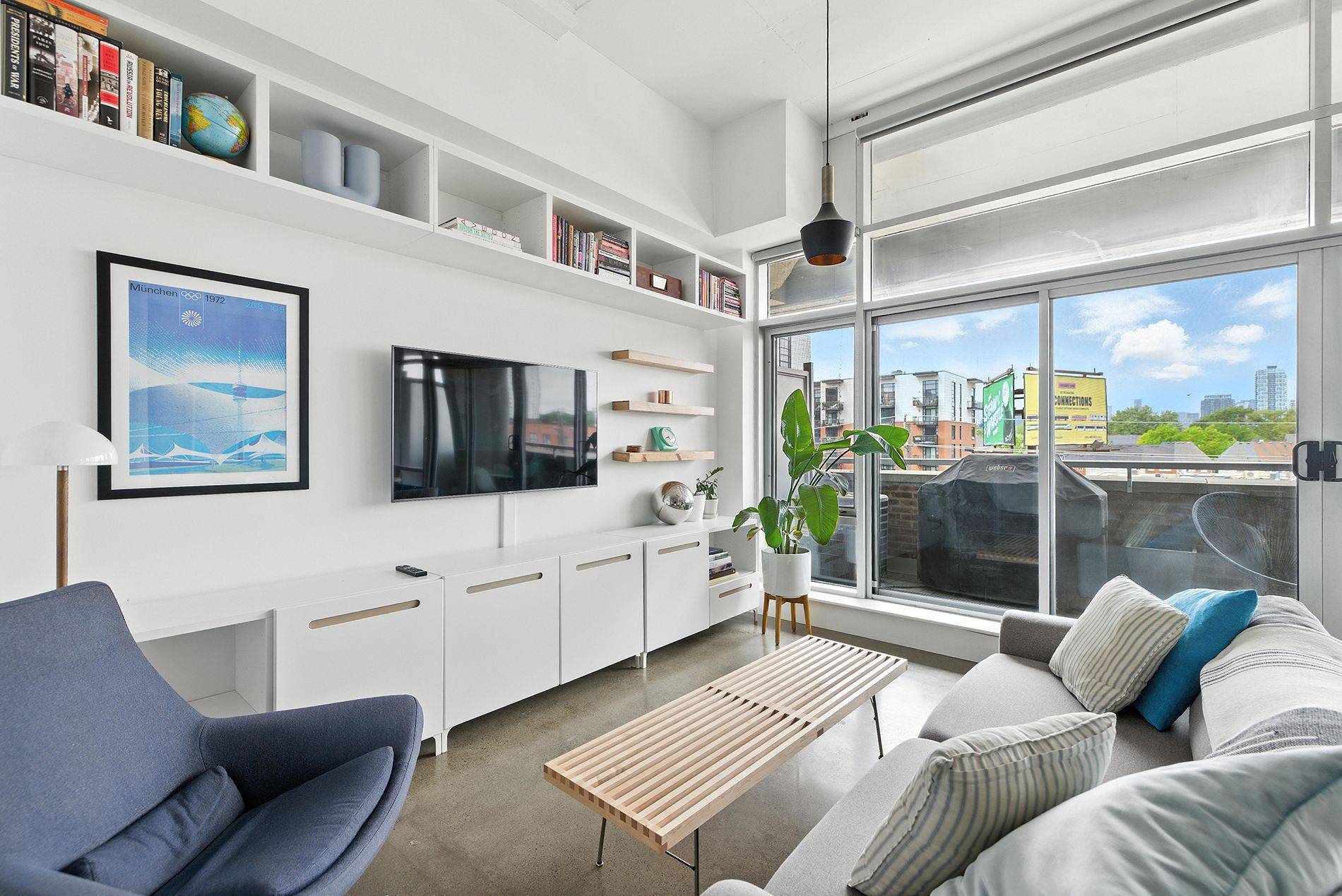 Toronto E01, ON M4M 3N6,233 Carlaw AVE #404