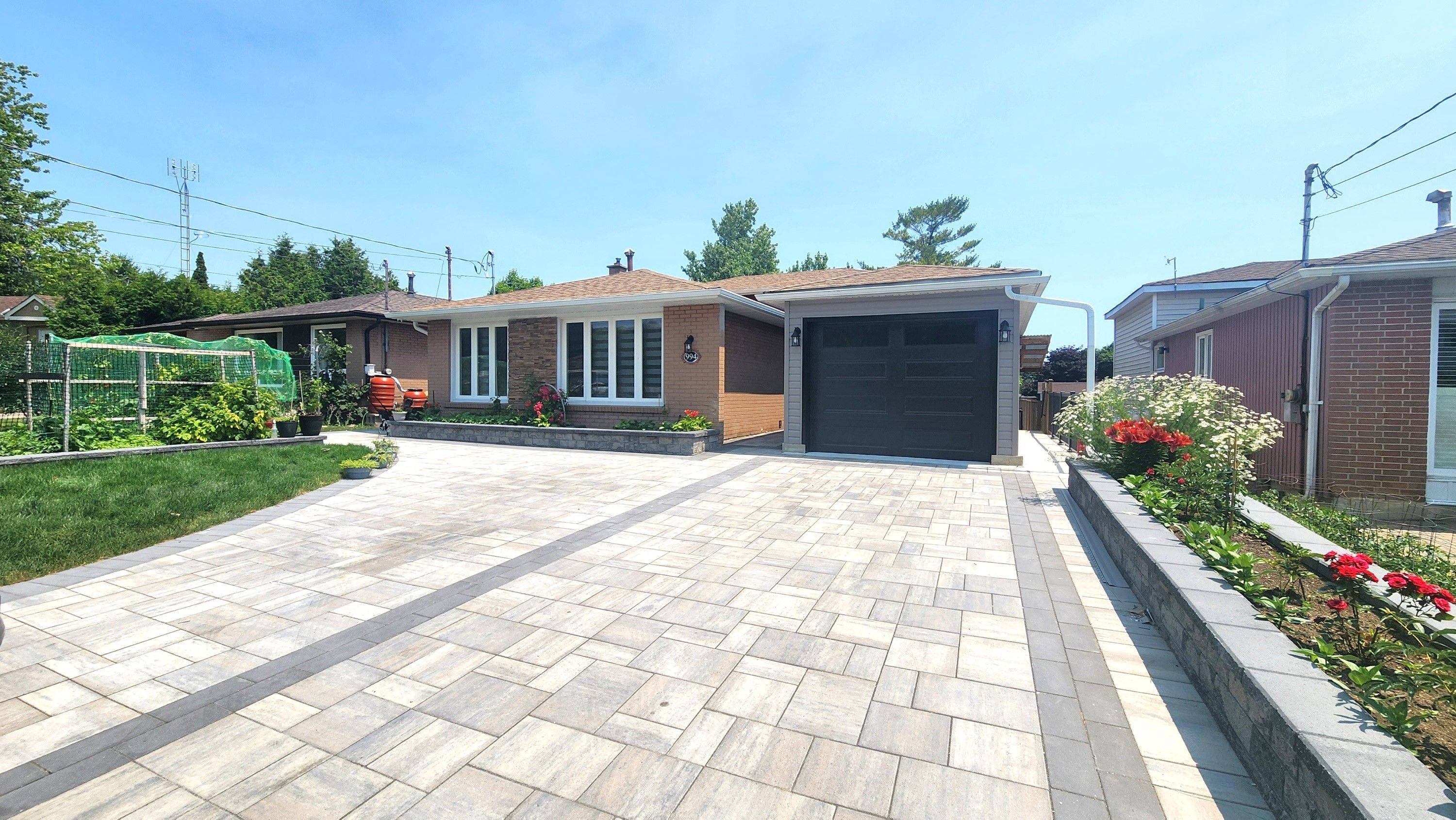 994 Timmins GDNS #Main, Pickering, ON L1W 2L2