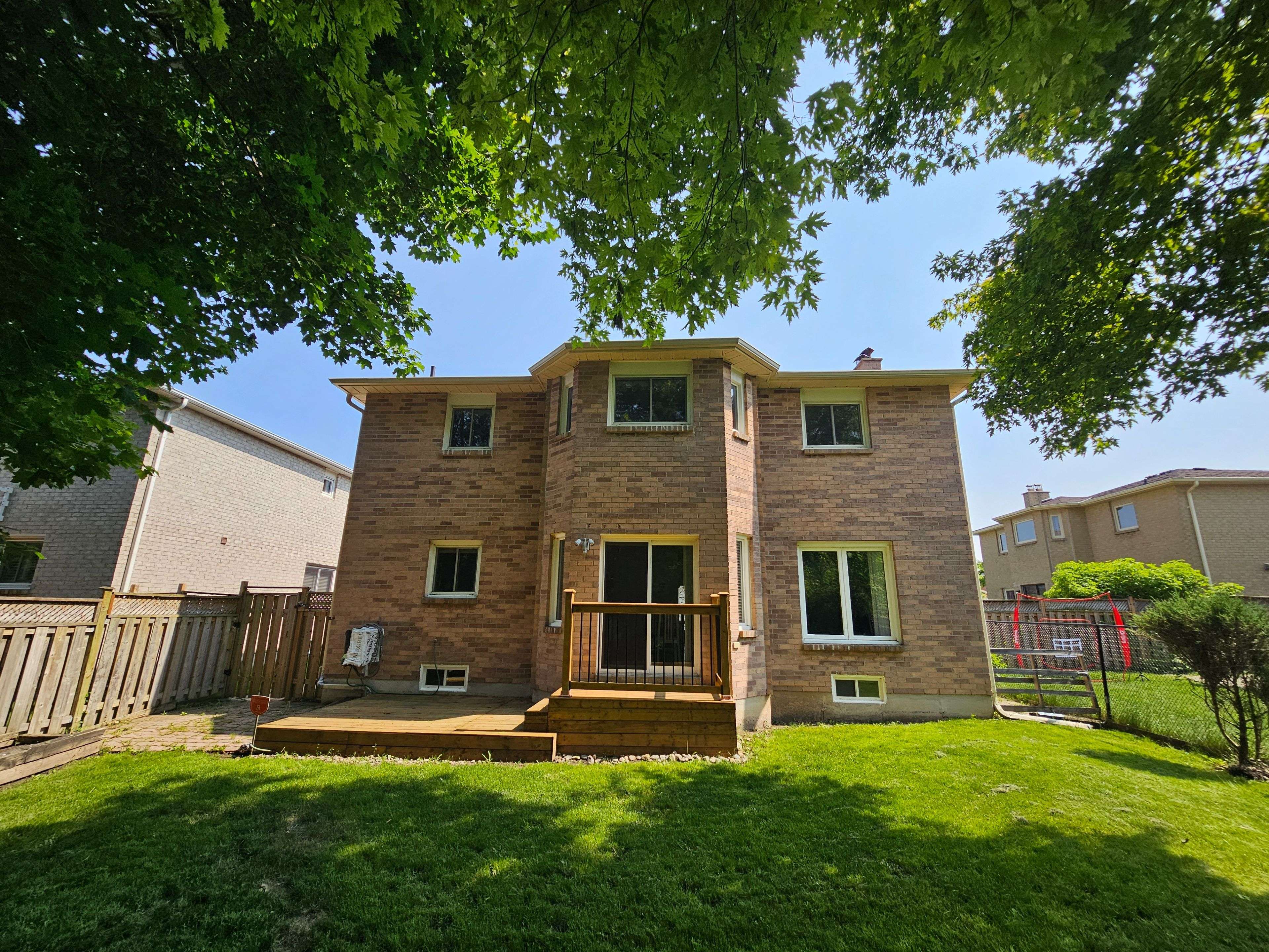 Richmond Hill, ON L4C 9L8,116 Cooperage CRES