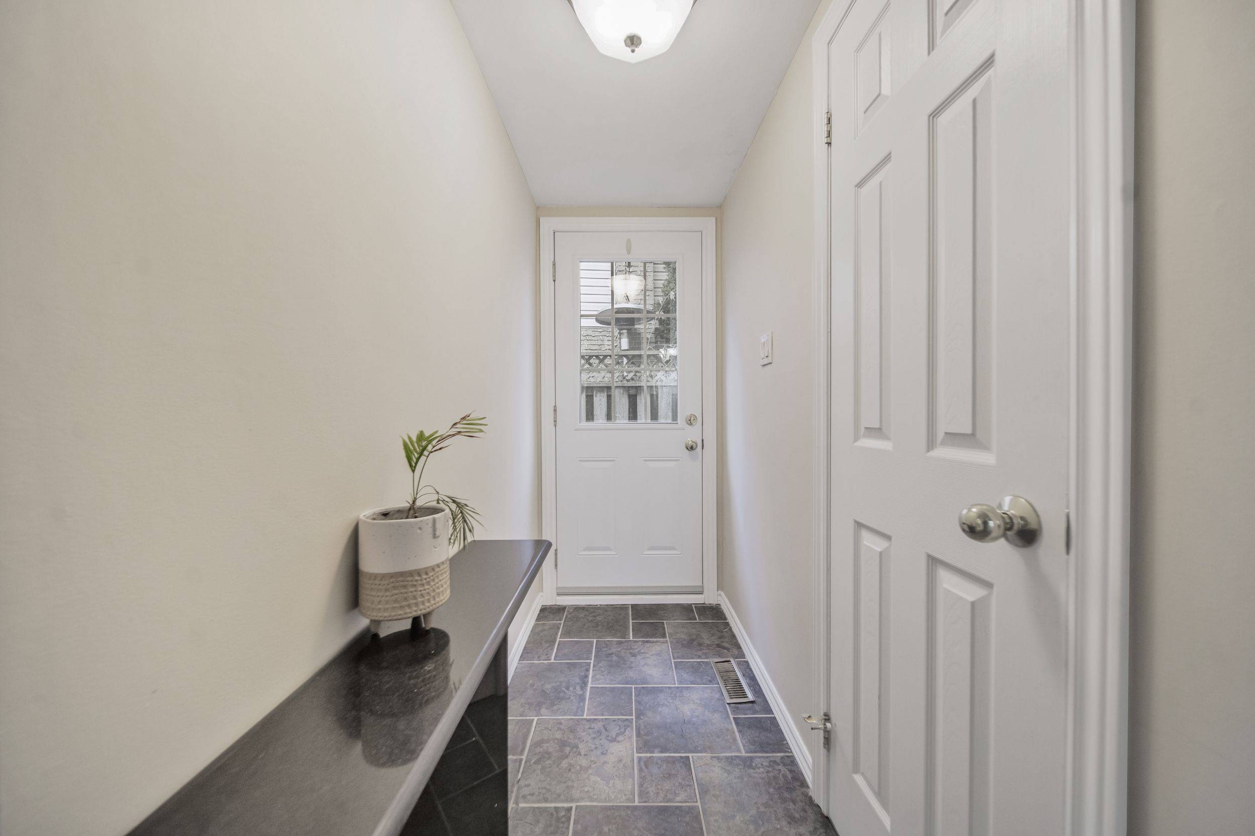 Brampton, ON L6W 2E5,38 River View DR